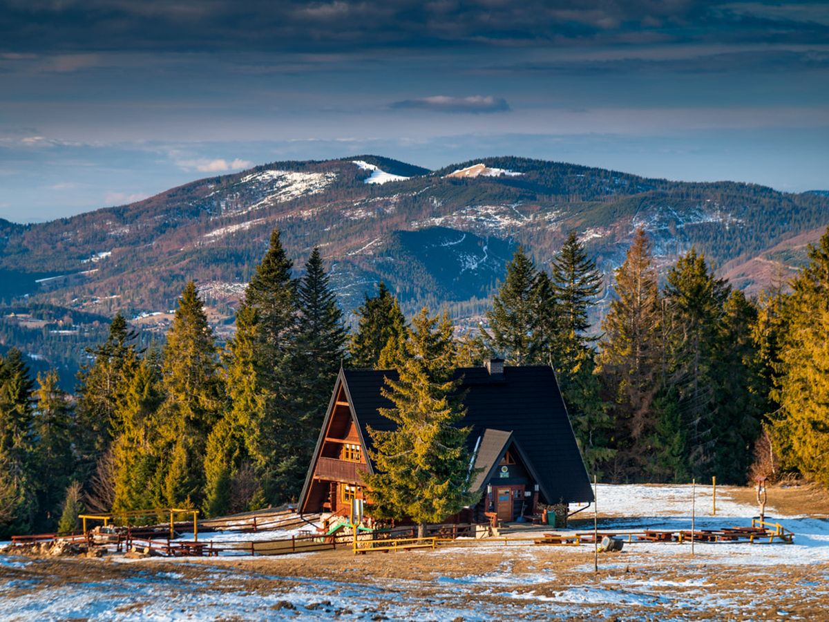 Bacówka na tle Rycerzowej