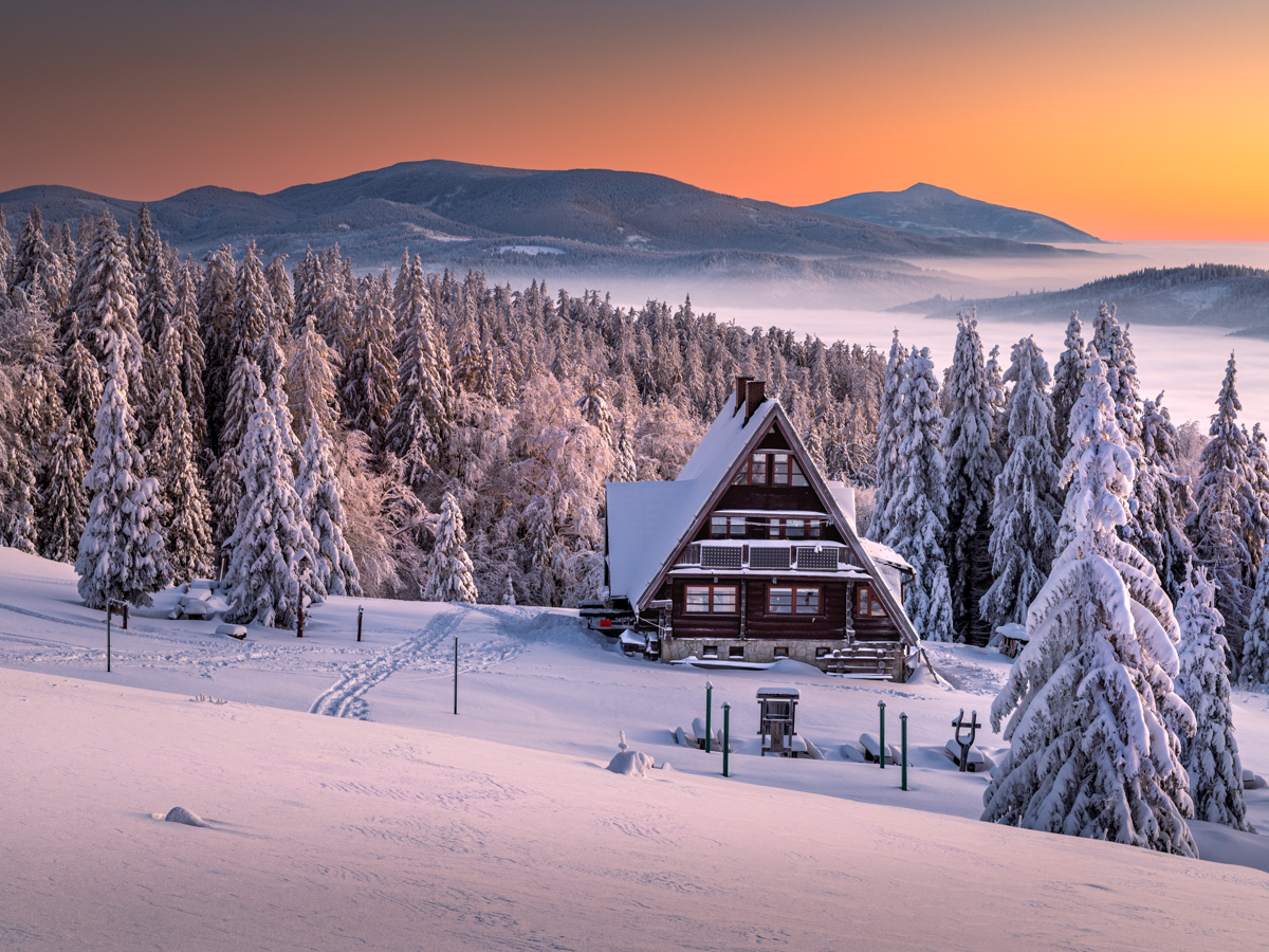 Bacówka w zimowej szacie