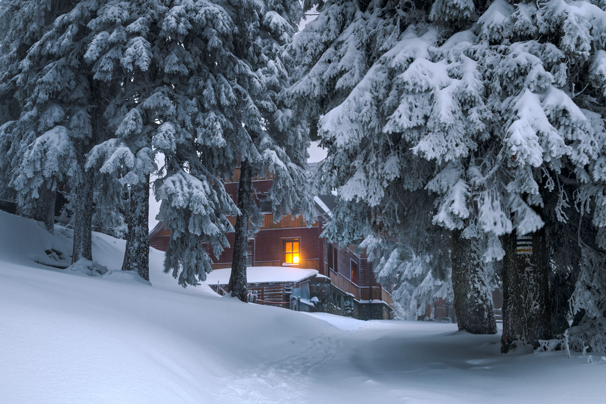 Światło schroniska na Rysiance