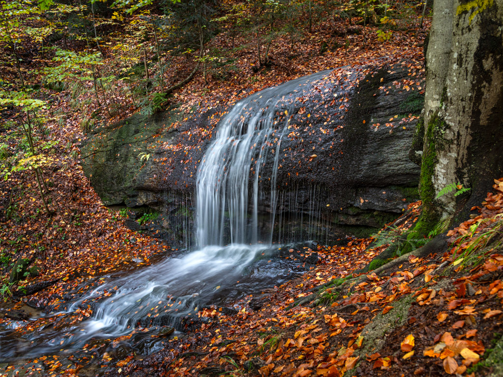 Wodospad Dusica jesienią